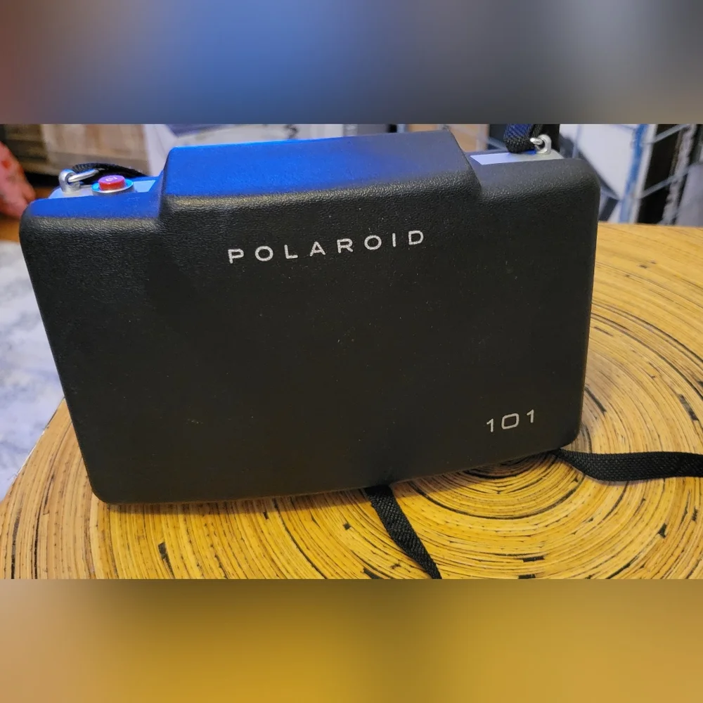 * Polaroid 101 land camera- untested